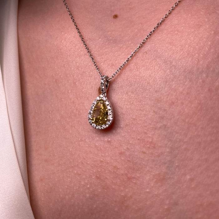 Ciondolo in Oro Bianco 18kt con Diamante Fancy Brownish Yellow e Contorno di Brillanti