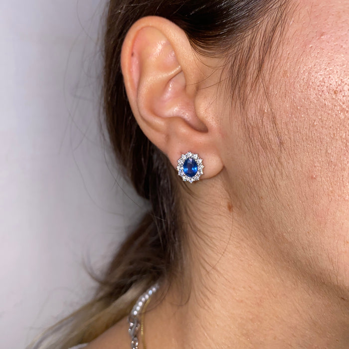 Orecchini a Lobo in Oro Bianco 18kt con Zaffiri Blu e Diamanti