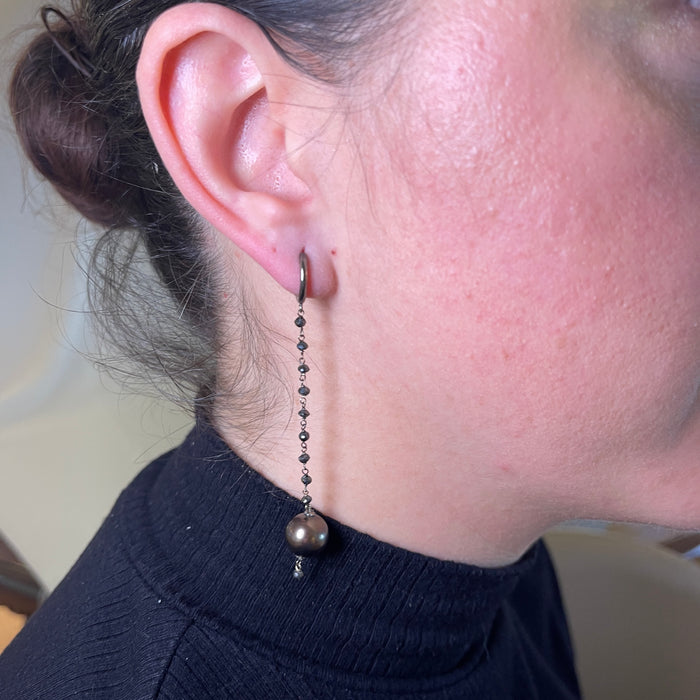 Orecchini Pendenti in Oro Bianco Brunito 18K con Diamanti Neri