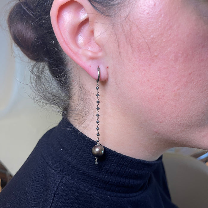 Orecchini Pendenti in Oro Bianco Brunito 18K con Diamanti Neri