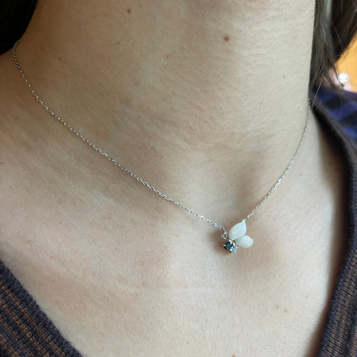 Pendente in Oro Bianco 18kt con Corallo Bianco, Zaffiri, Topazio, Quarzo e Diamanti