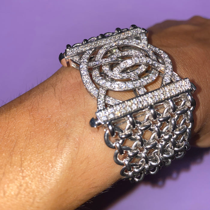 Bracciale morbido in oro bianco con pavé di diamanti
