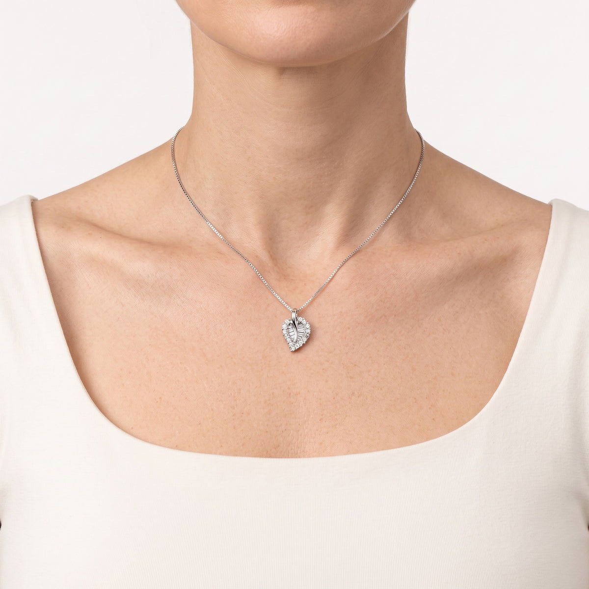 AI · Collana - Indossata da DONNA · micro
