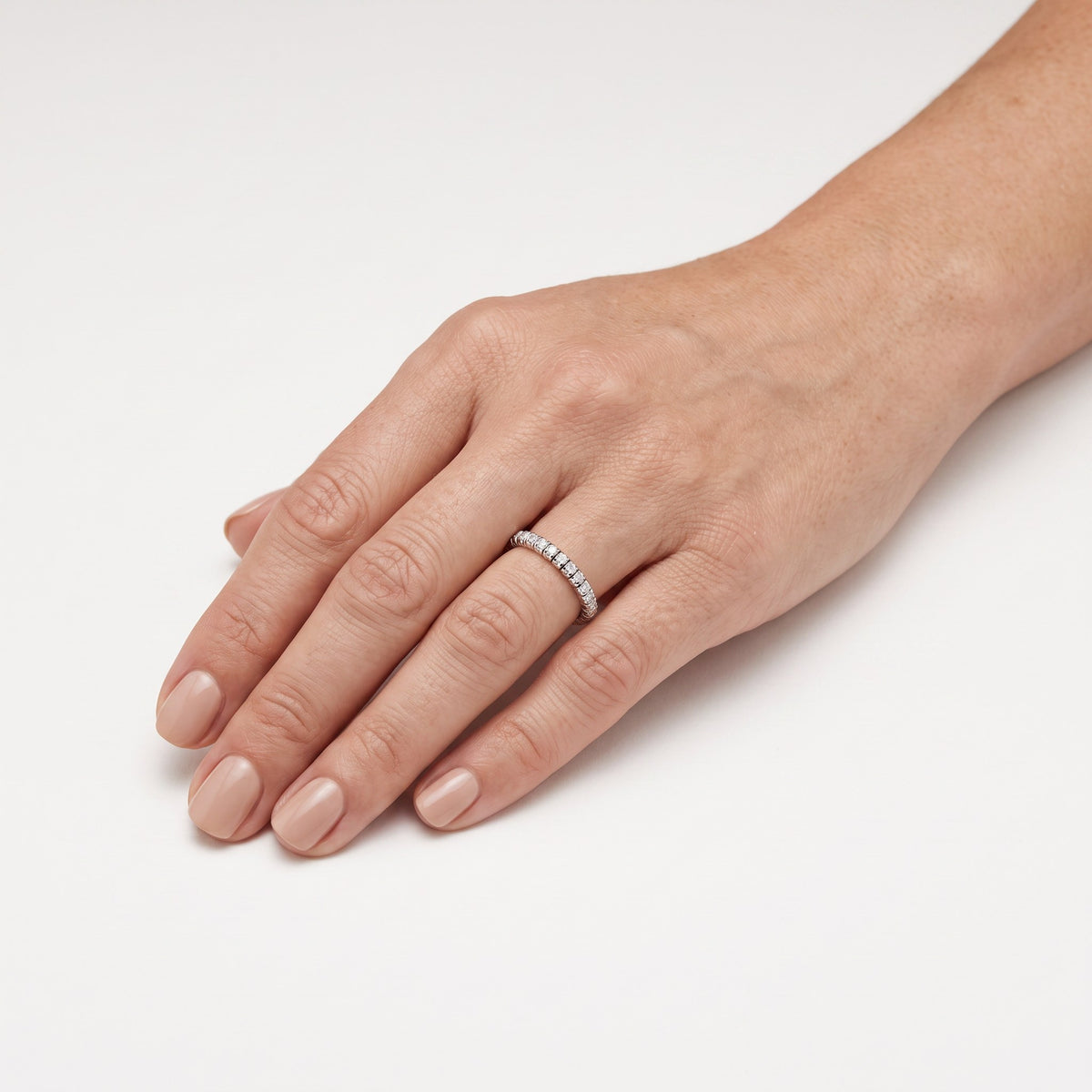 AI · Anello - Indossato da DONNA · 0,5 cm