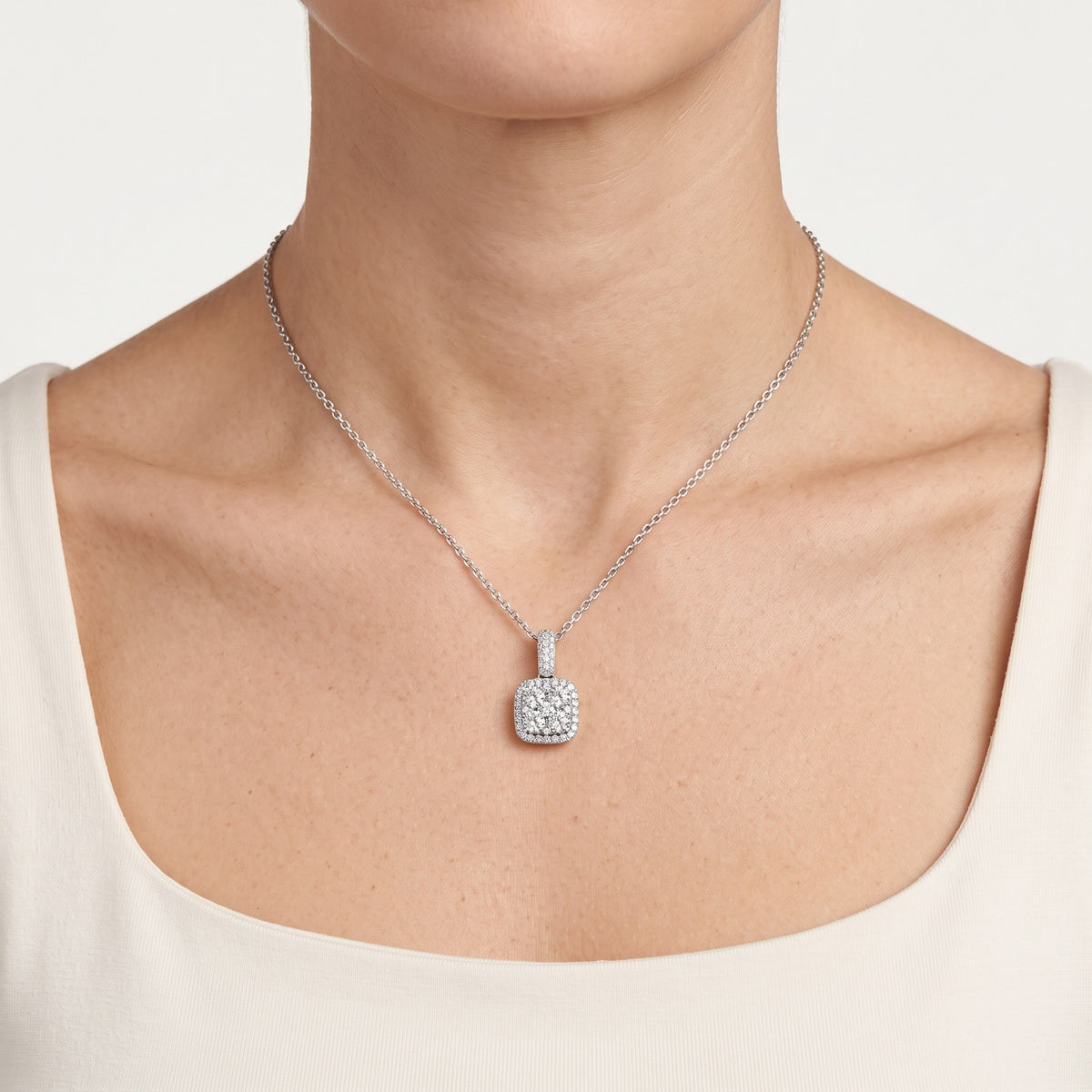 AI · Collana - Indossata da DONNA · 0,5 cm