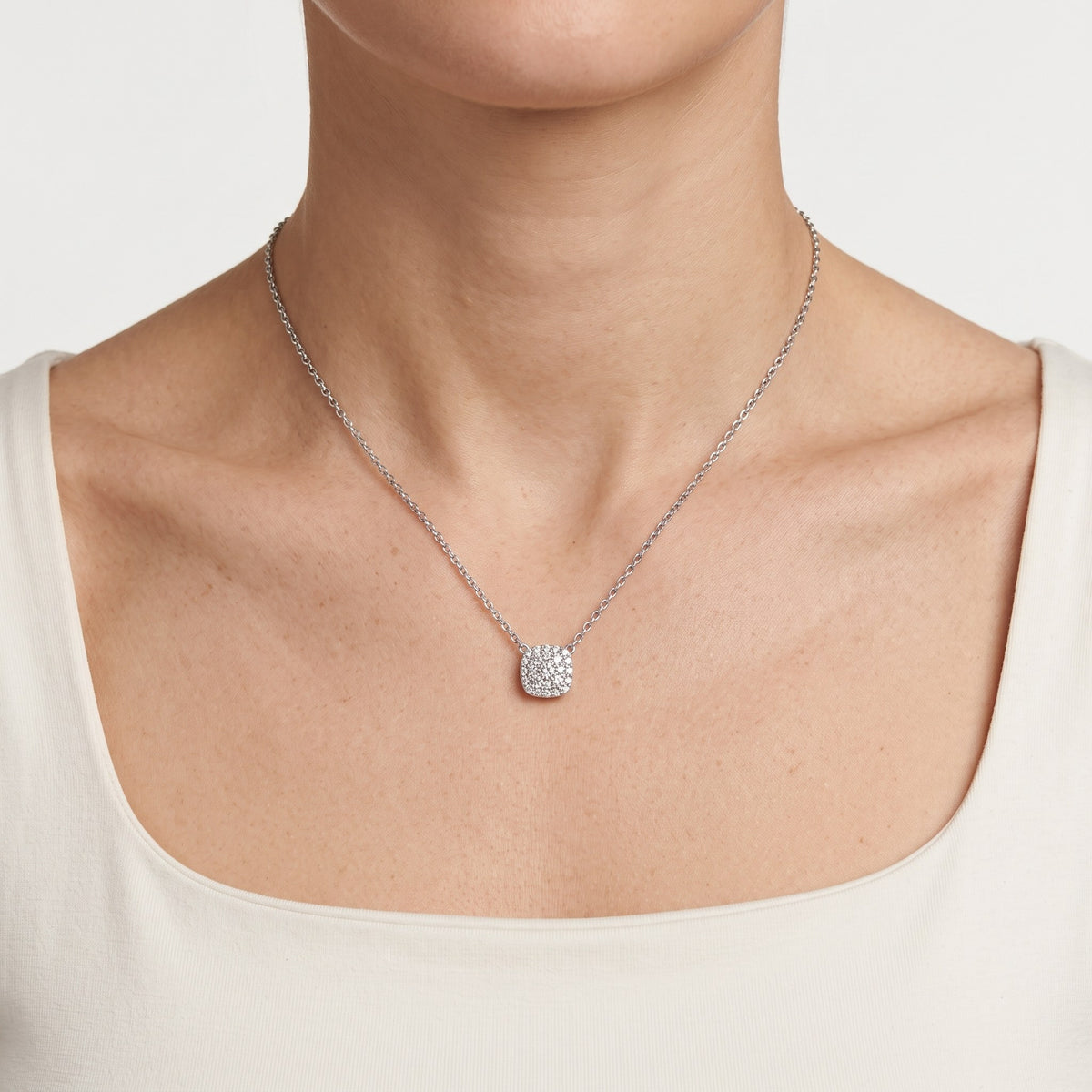 AI · Collana - Indossata da DONNA · 0,5 cm