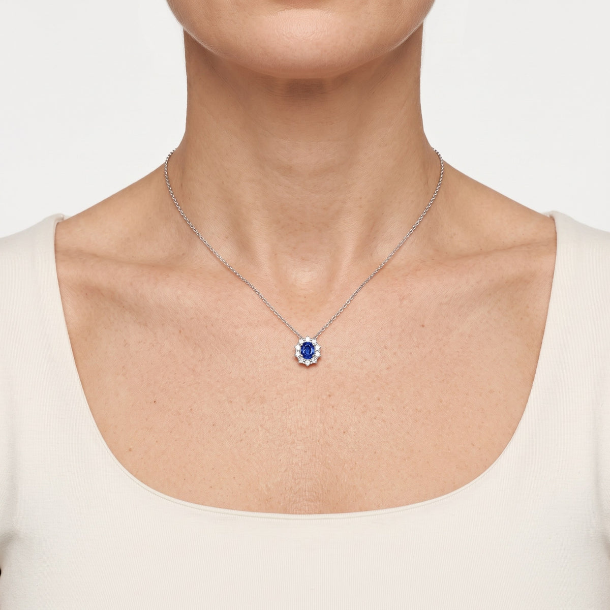 AI · Collana - Indossata da DONNA · 0,5 cm