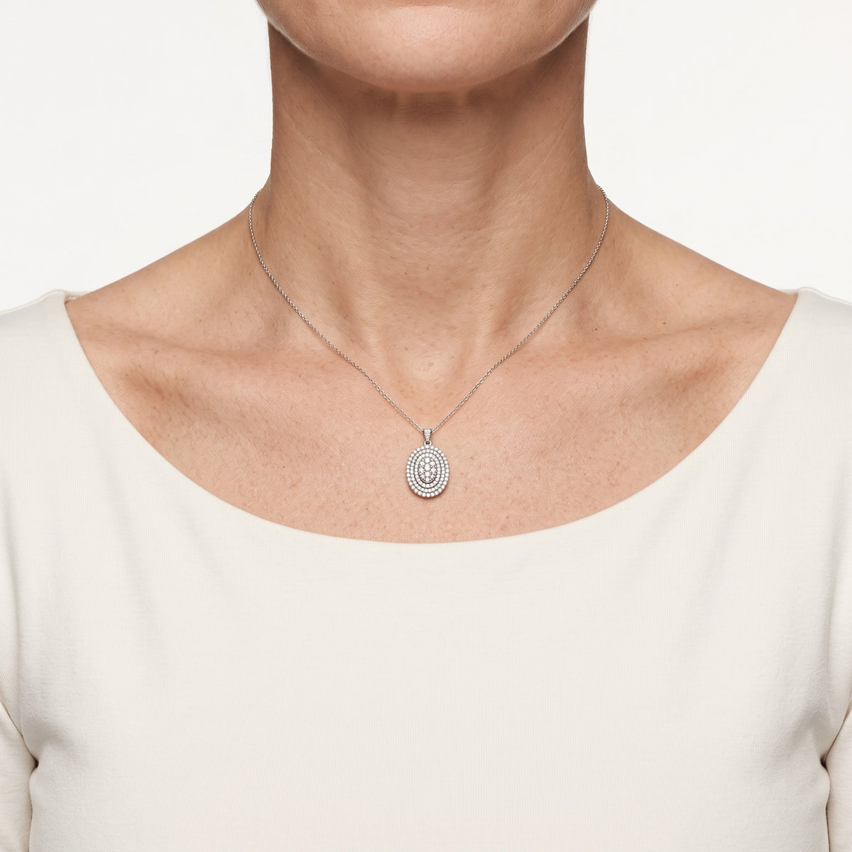 AI · Collana - Indossata da DONNA · 0,5 cm