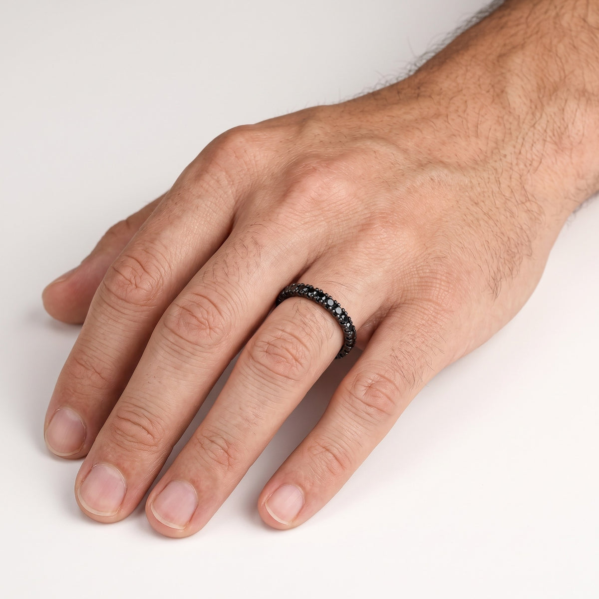 AI · Anello - Indossato da UOMO