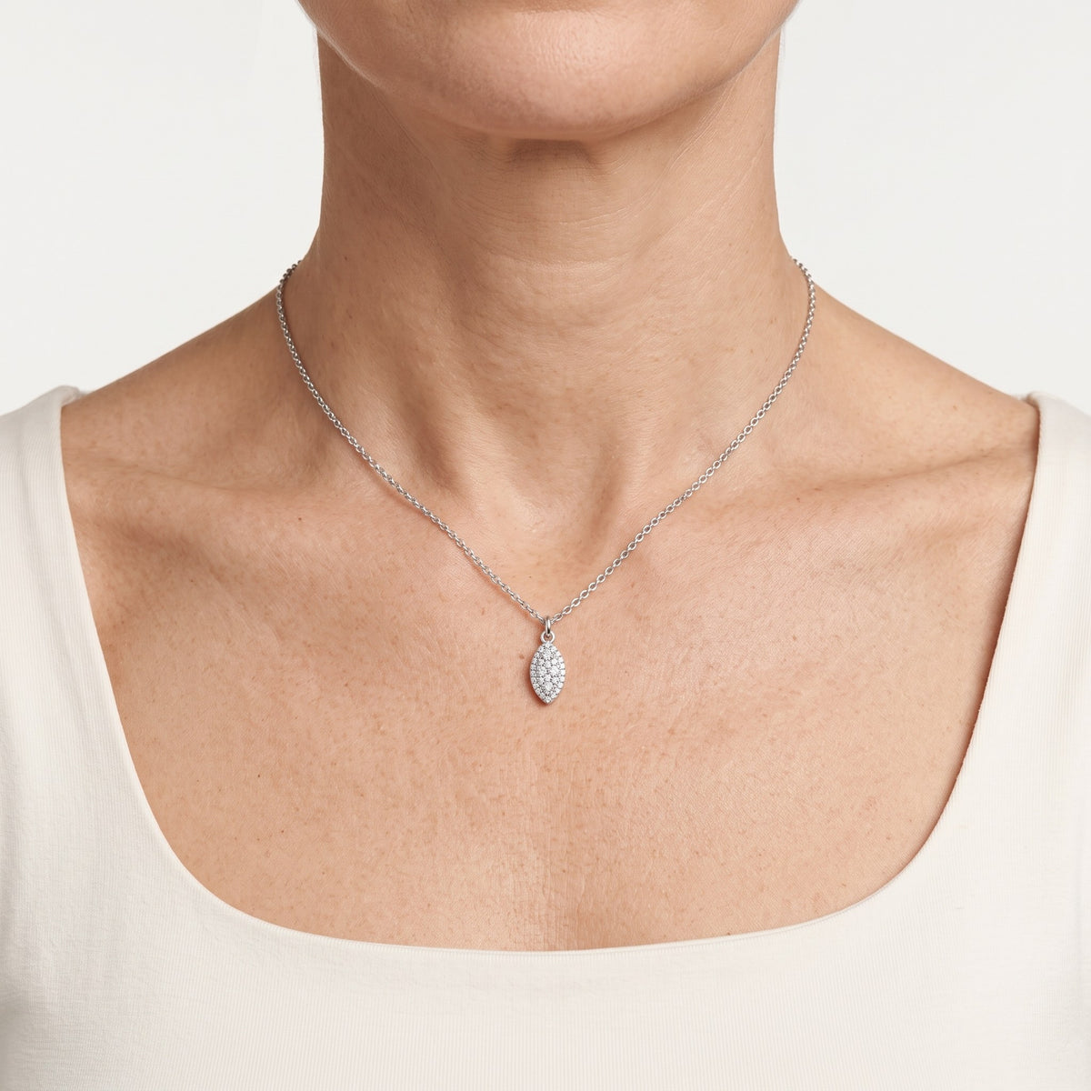 AI · Collana - Indossata da DONNA · 0,5 cm