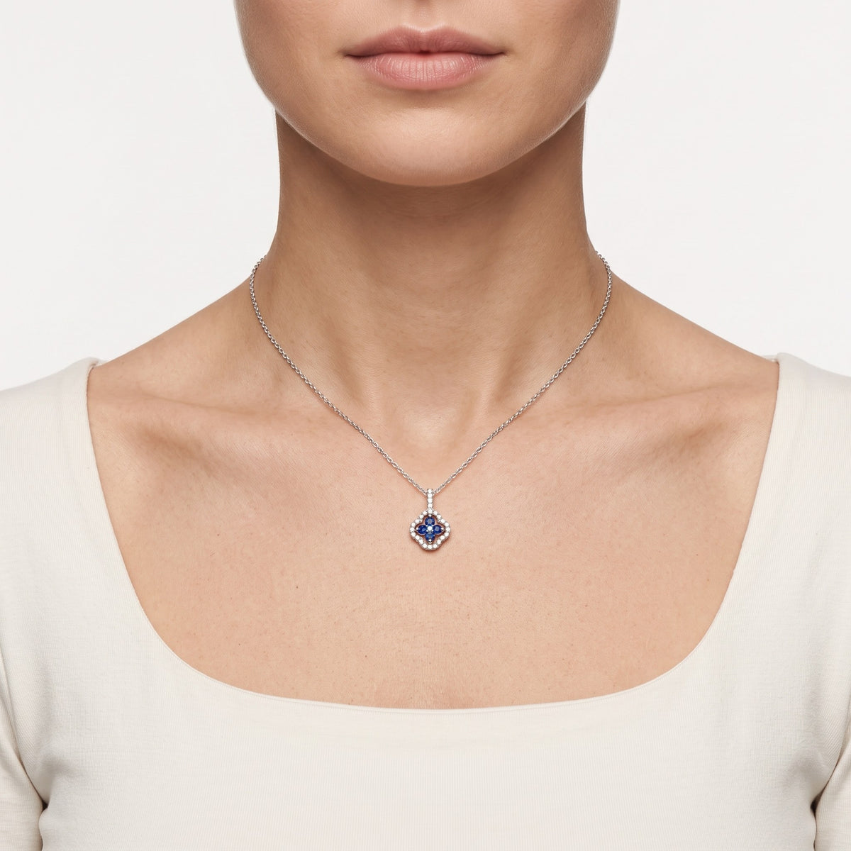 AI · Collana - Indossata da DONNA · 0,5 cm