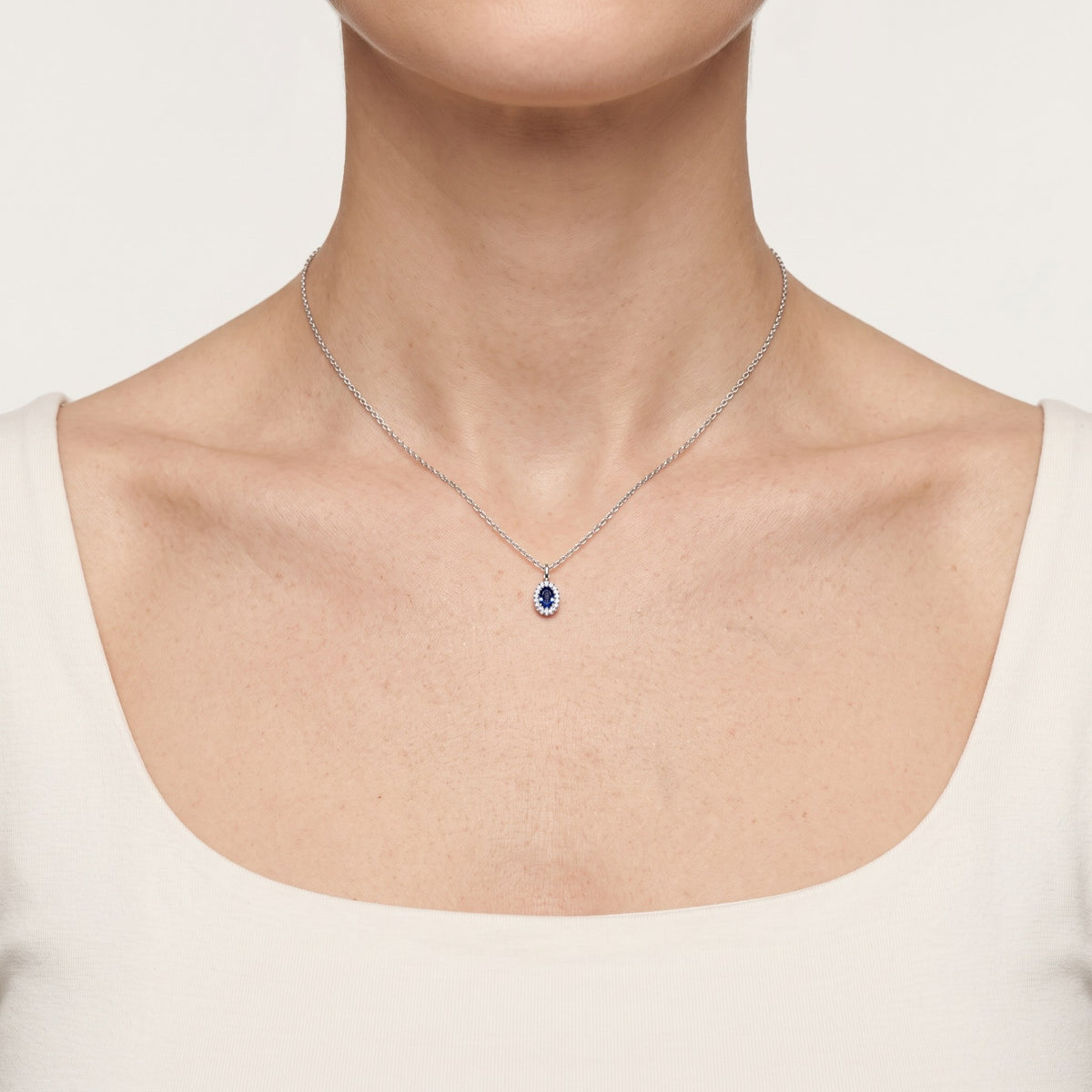 AI · Collana - Indossata da DONNA · micro