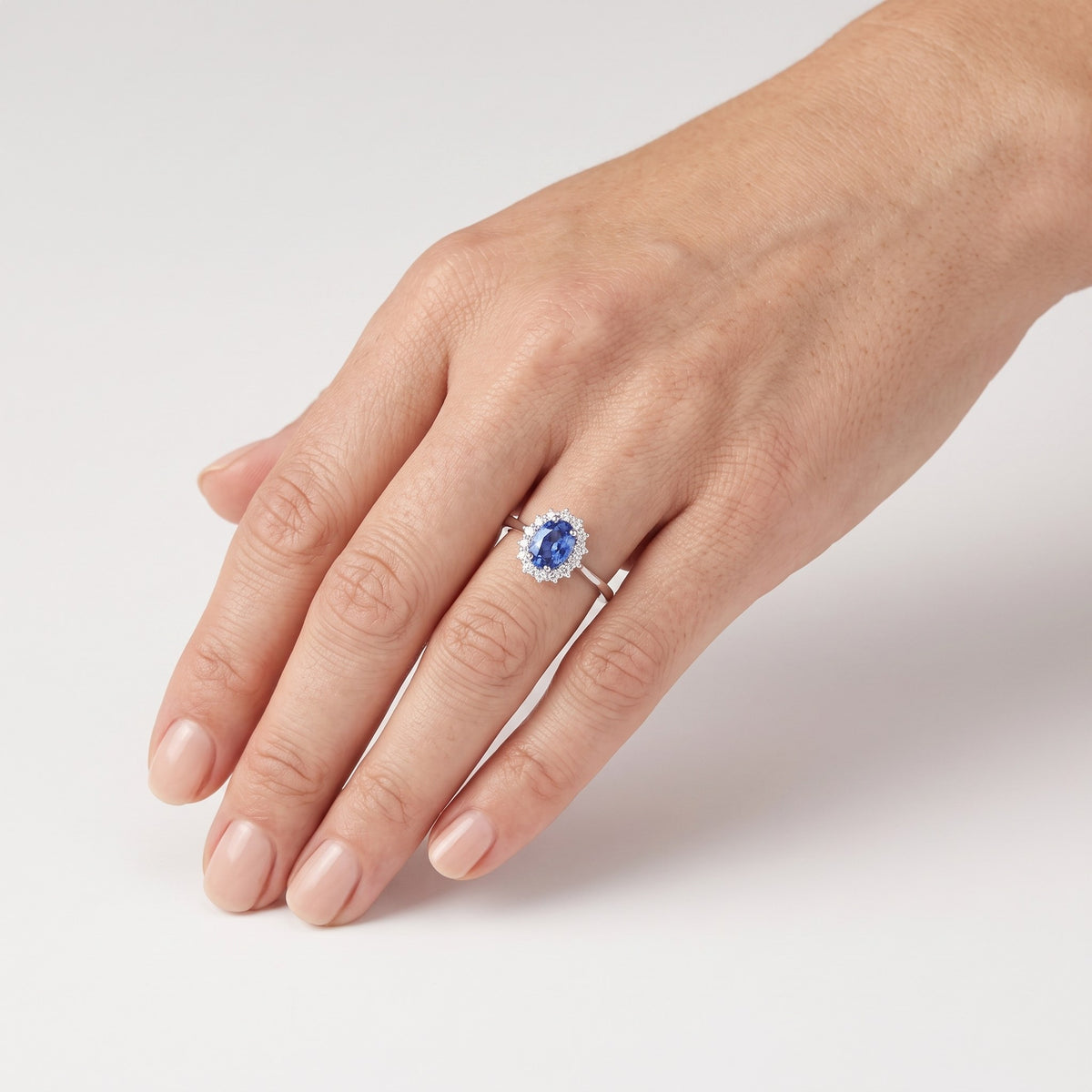 AI · Anello - Indossato da DONNA · piccolo