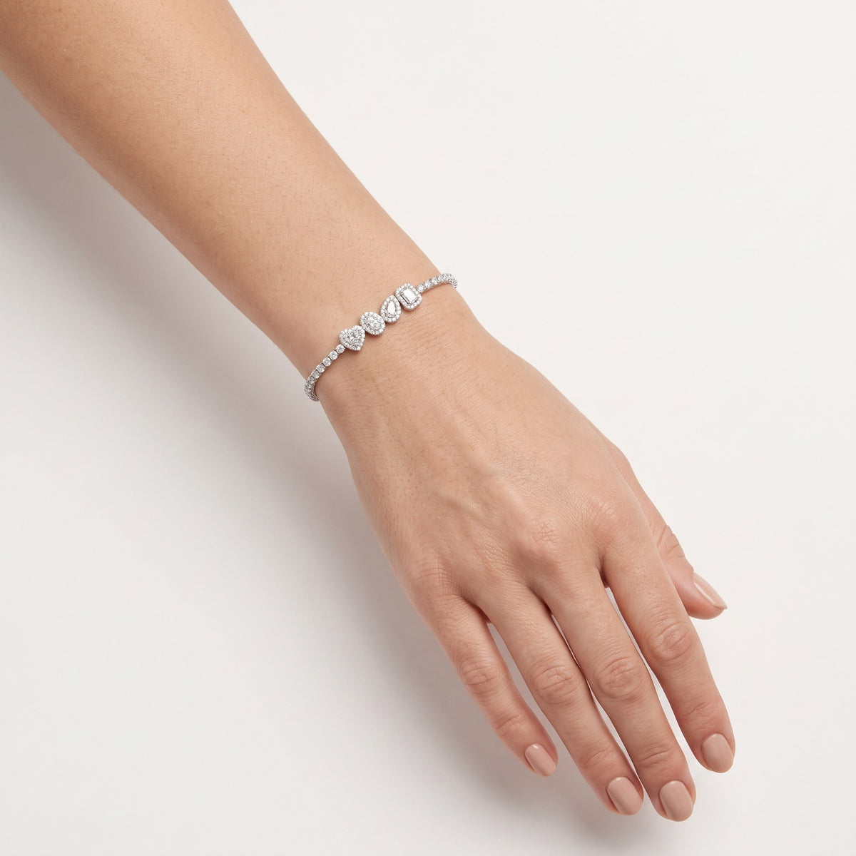 AI · Bracciale - Indossato da DONNA · 0,5 cm